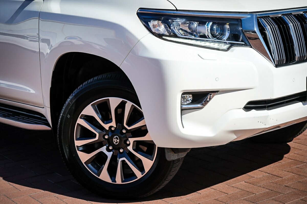 Toyota Landcruiser Prado image 2