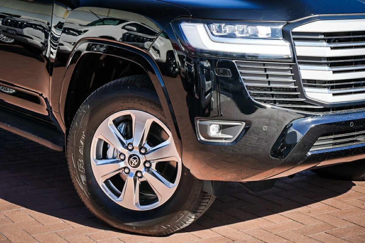 Toyota Landcruiser image 2