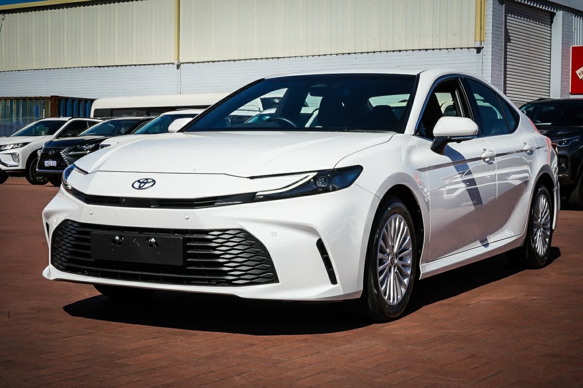 Toyota Camry image 4