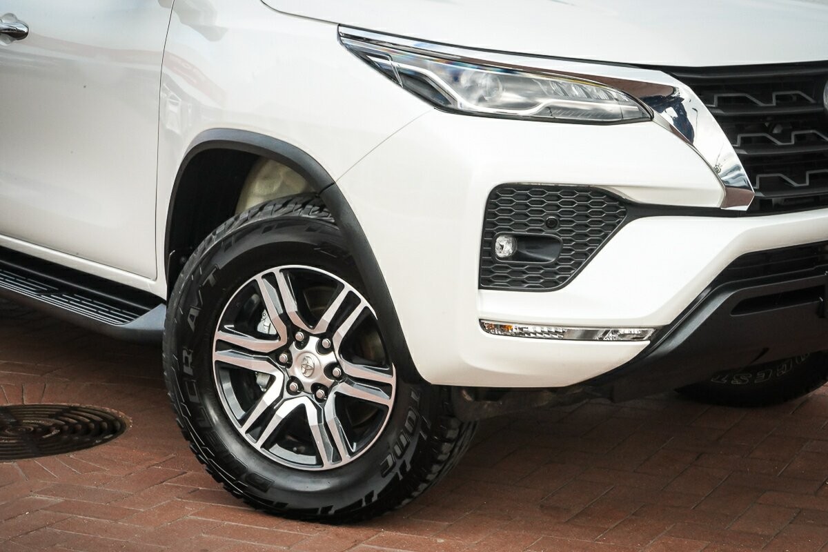 Toyota Fortuner image 2