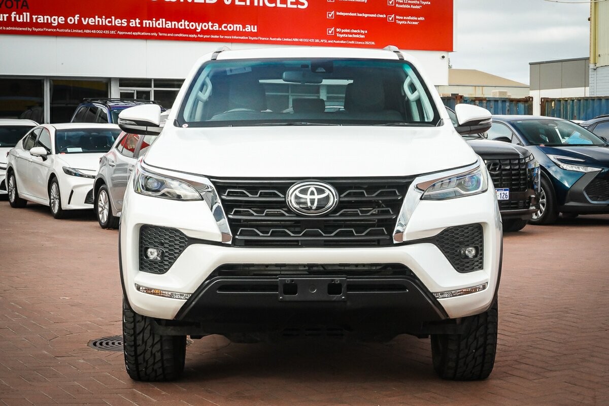 Toyota Fortuner image 3