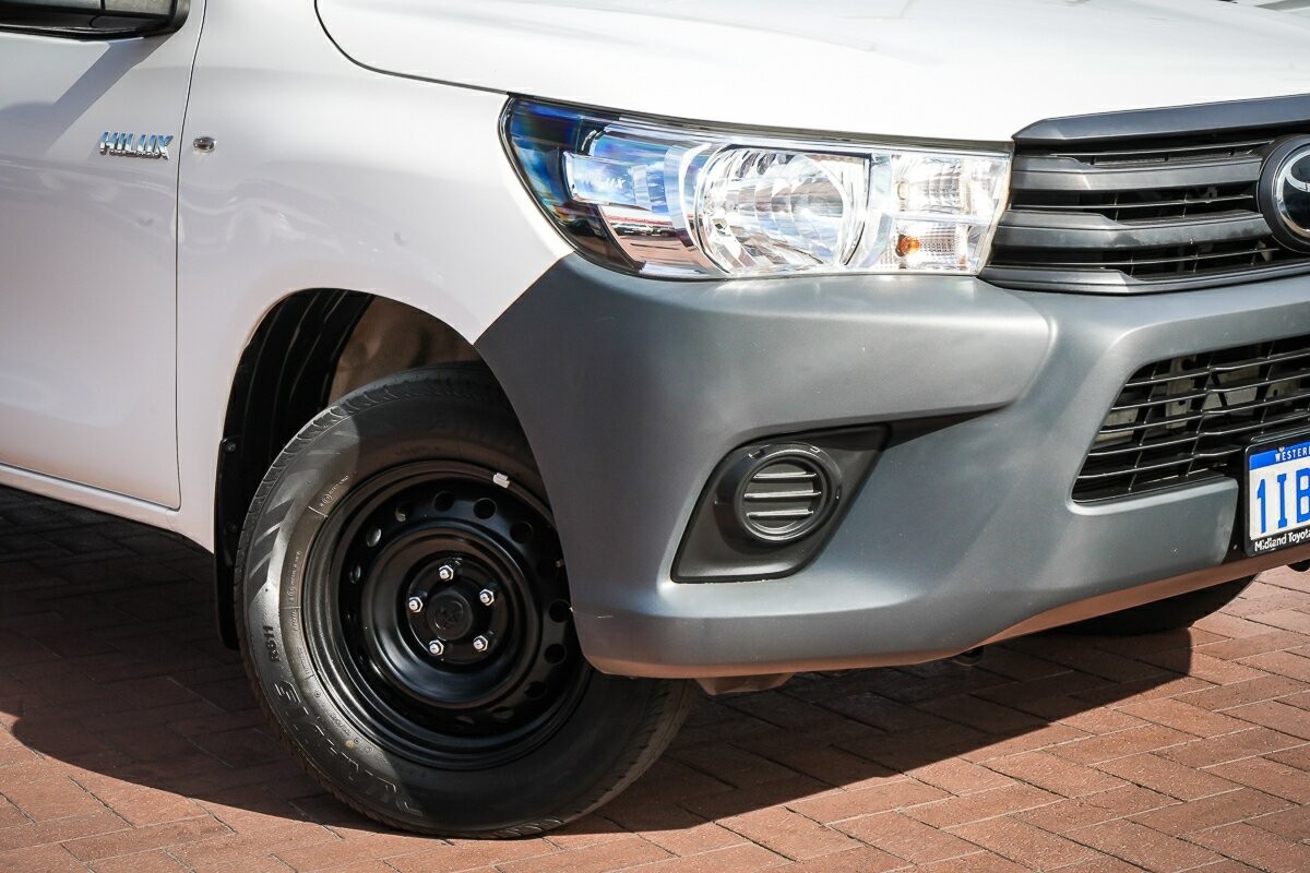 Toyota Hilux image 2
