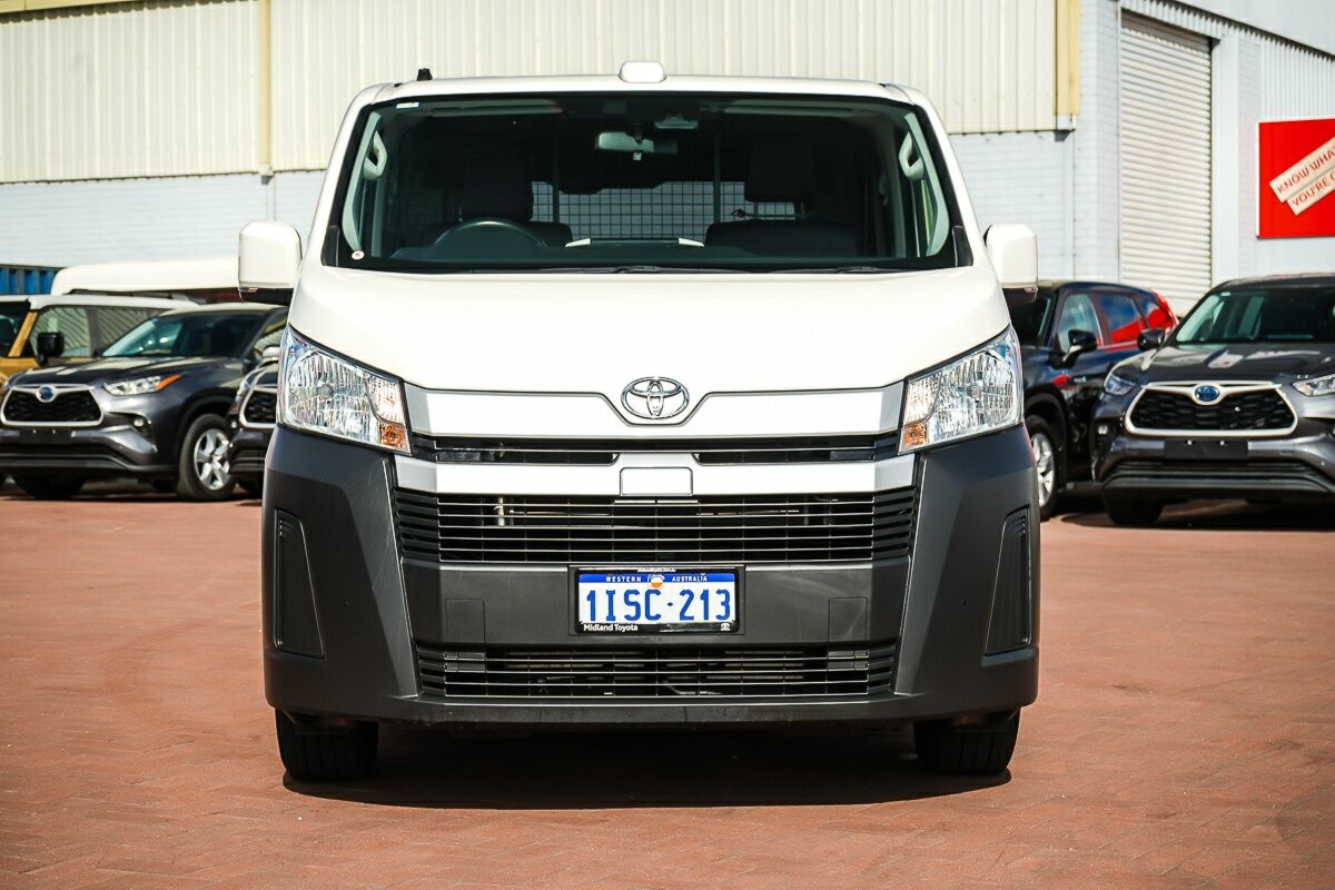 Toyota Hiace image 3