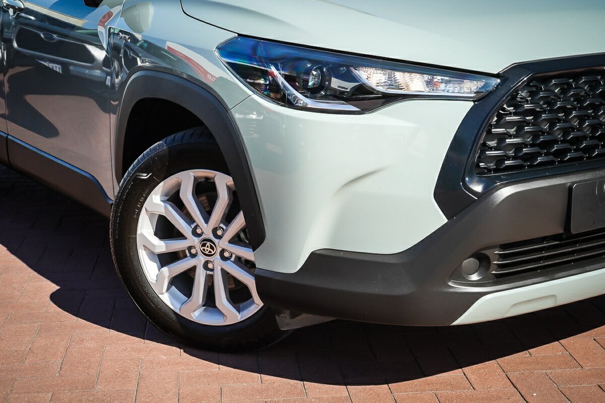 Toyota Corolla Cross image 2