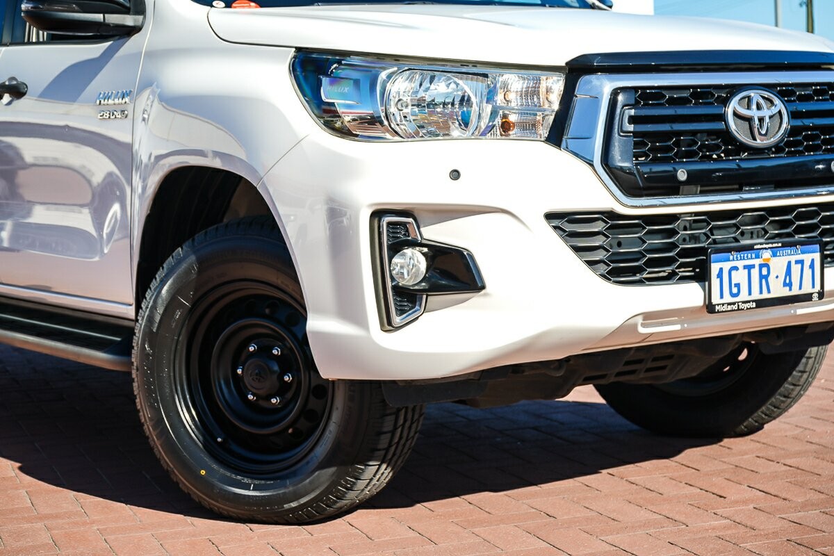 Toyota Hilux image 2