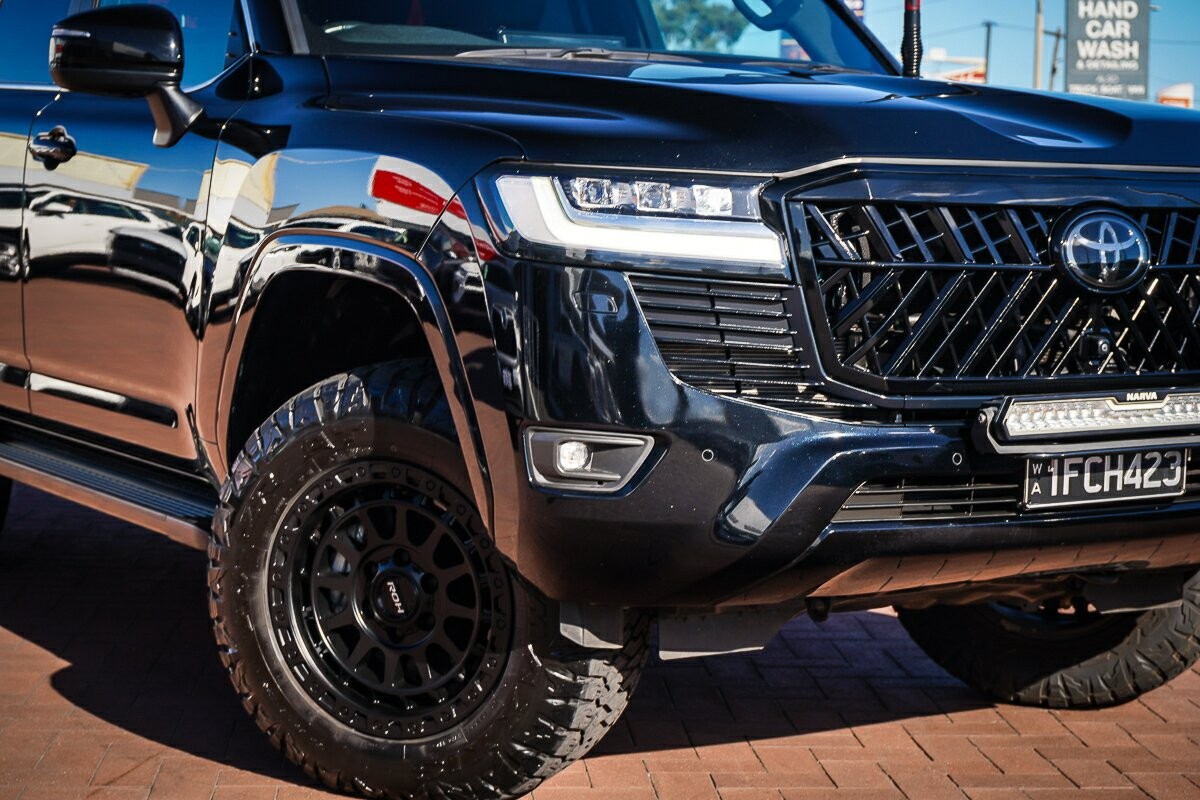 Toyota Landcruiser image 2