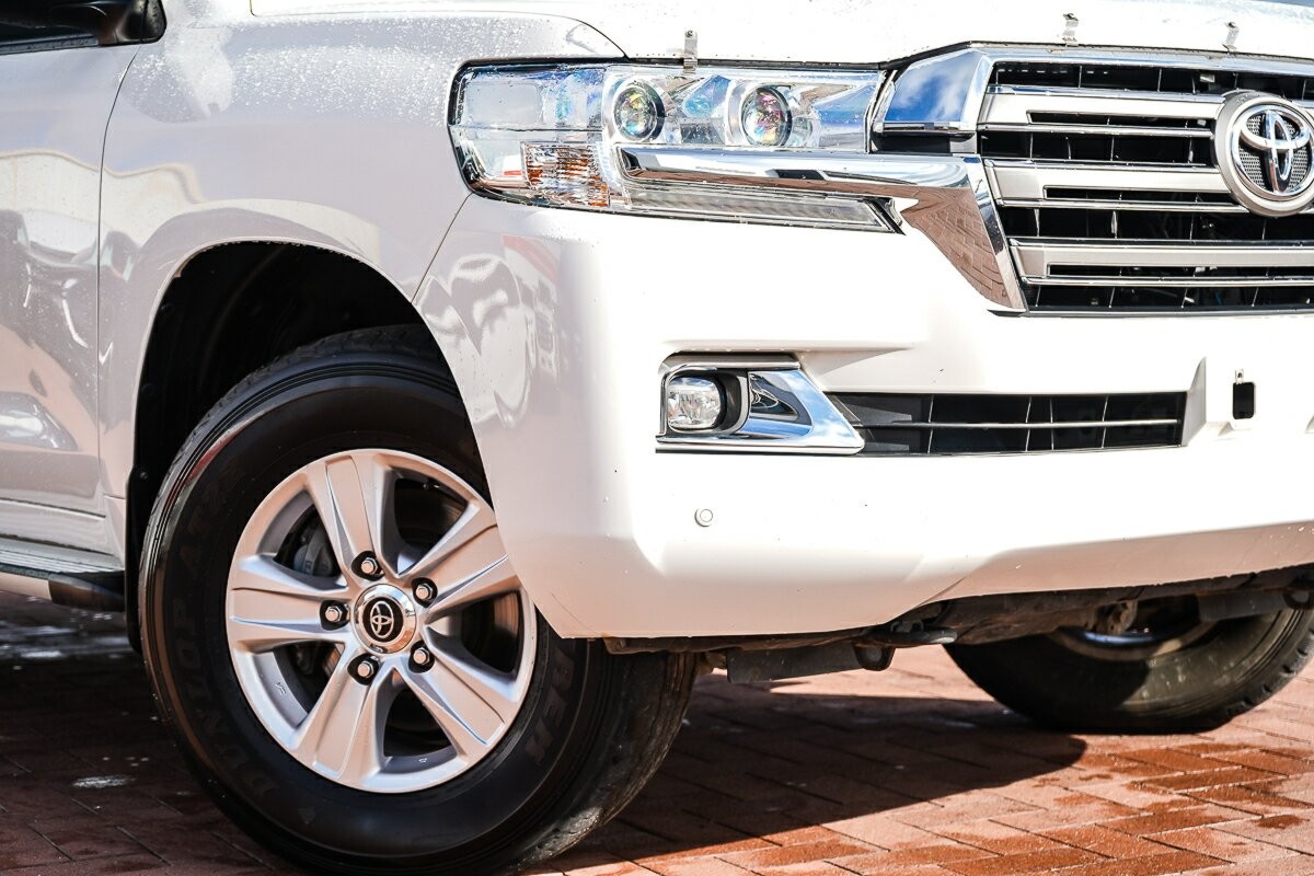 Toyota Landcruiser image 2