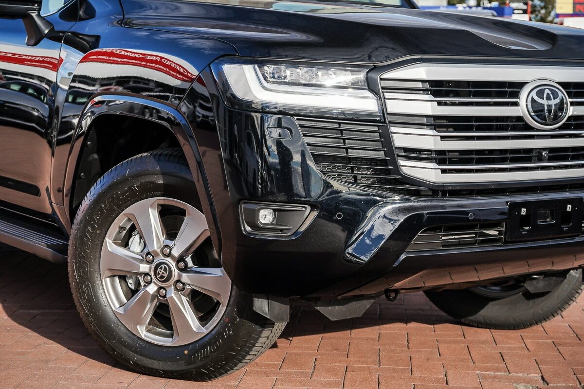 Toyota Landcruiser image 2