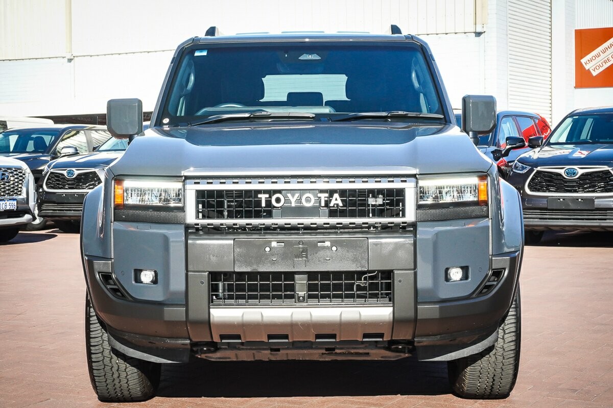 Toyota Landcruiser Prado image 3