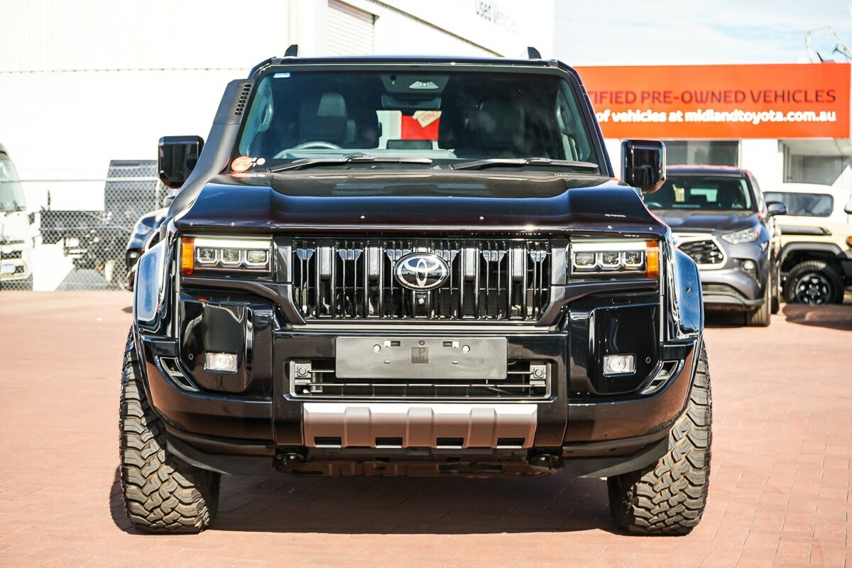 Toyota Landcruiser Prado image 3