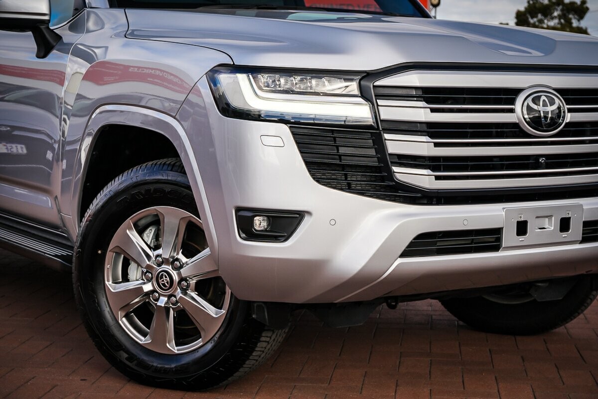 Toyota Landcruiser image 2