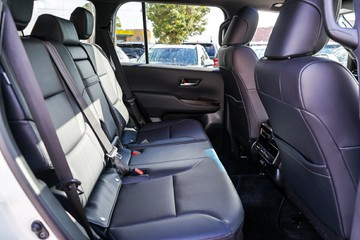 https://vehicle-cdn.autoleague.cloud/28166_6512017_12.jpg