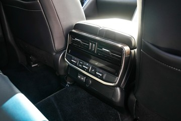 https://vehicle-cdn.autoleague.cloud/28166_6512017_14.jpg