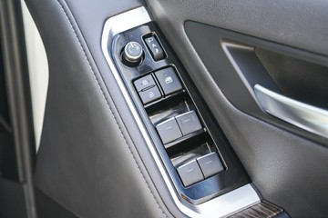 https://vehicle-cdn.autoleague.cloud/28166_6512017_18.jpg