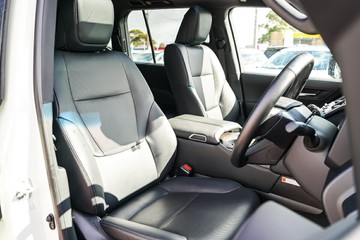 https://vehicle-cdn.autoleague.cloud/28166_6512017_19.jpg