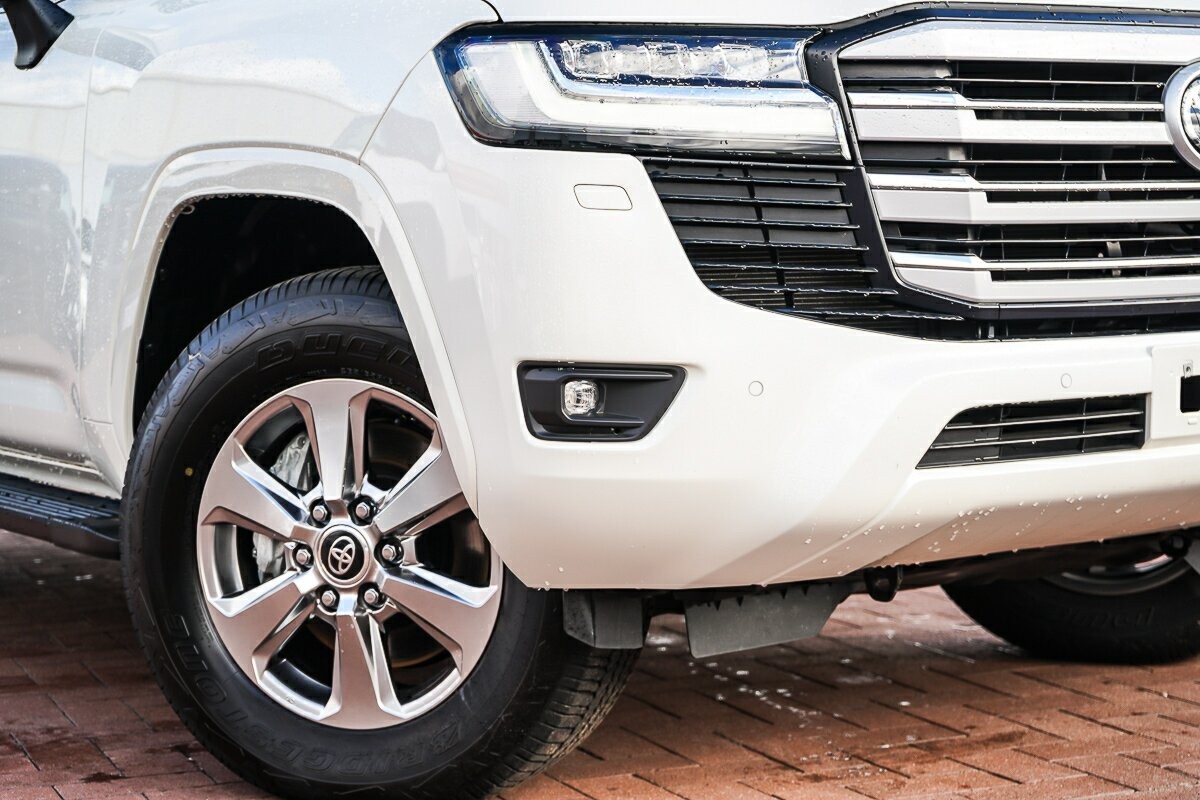 Toyota Landcruiser image 2