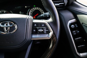 https://vehicle-cdn.autoleague.cloud/28166_6512017_23.jpg