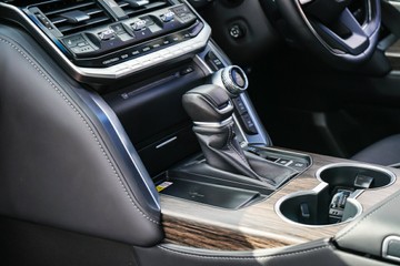 https://vehicle-cdn.autoleague.cloud/28166_6512017_30.jpg
