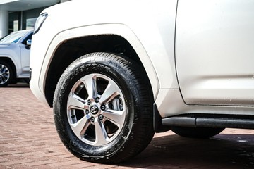 https://vehicle-cdn.autoleague.cloud/28166_6512017_5.jpg