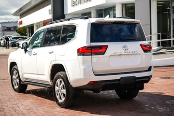 https://vehicle-cdn.autoleague.cloud/28166_6512017_6.jpg