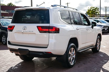 https://vehicle-cdn.autoleague.cloud/28166_6512017_8.jpg