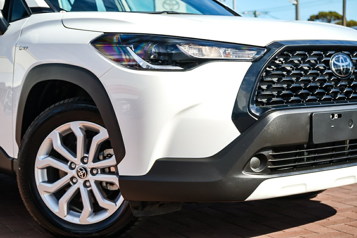 Toyota Corolla Cross image 2