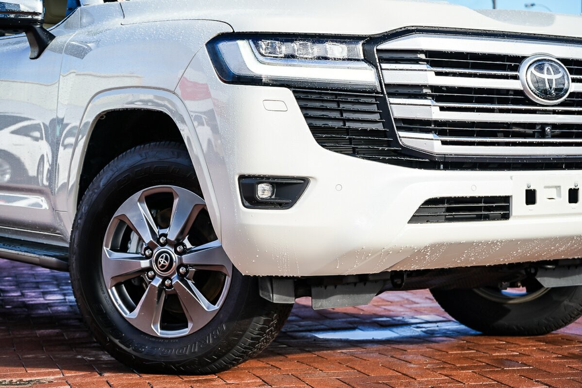 Toyota Landcruiser image 2