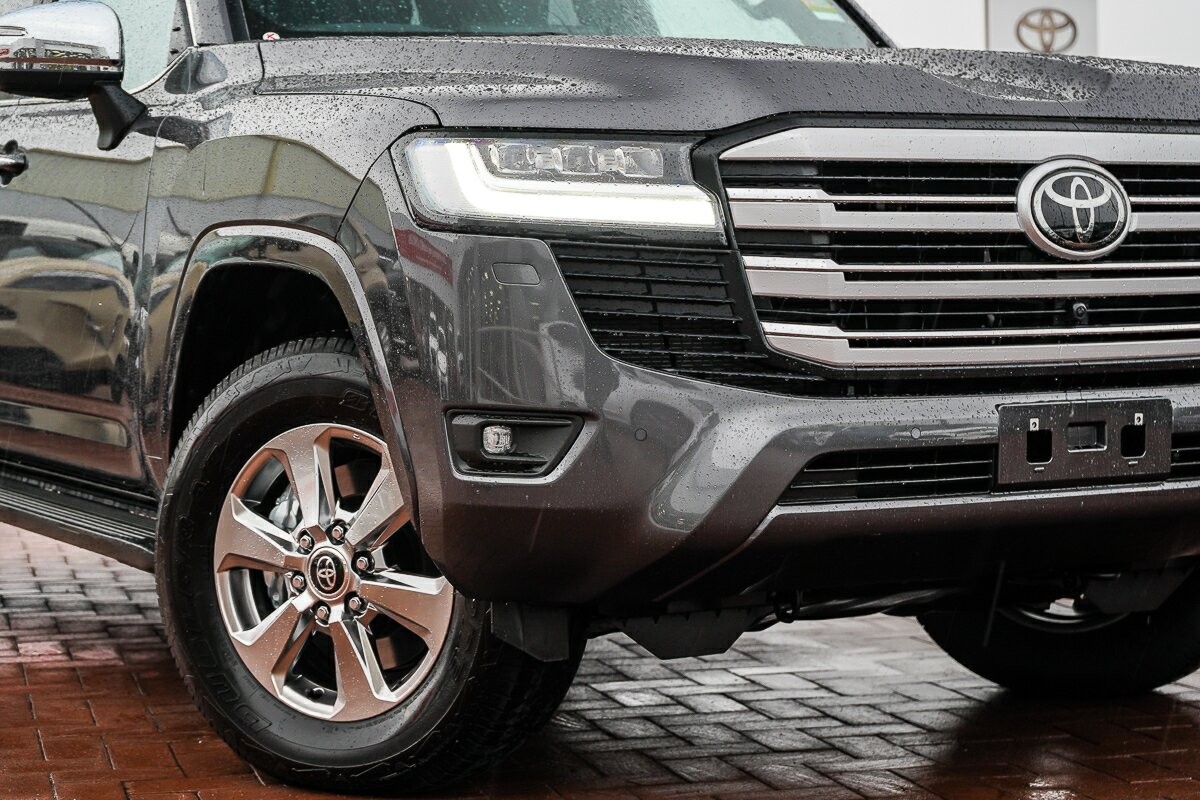 Toyota Landcruiser image 2