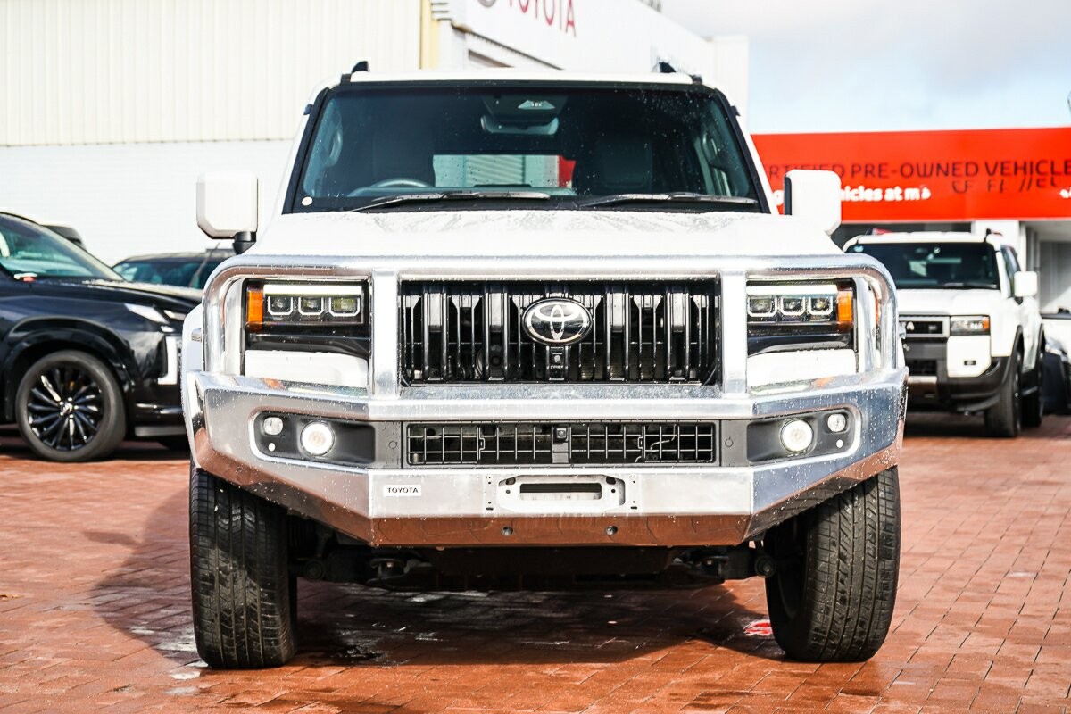 Toyota Landcruiser Prado image 3