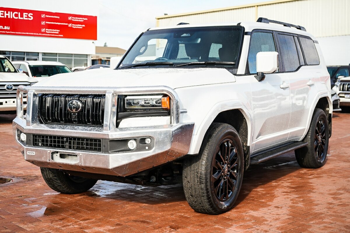 Toyota Landcruiser Prado image 4