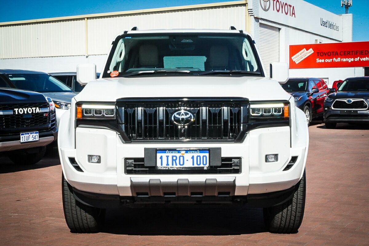 Toyota Landcruiser Prado image 3