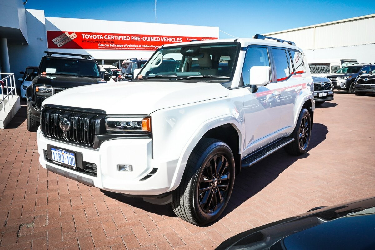 Toyota Landcruiser Prado image 4