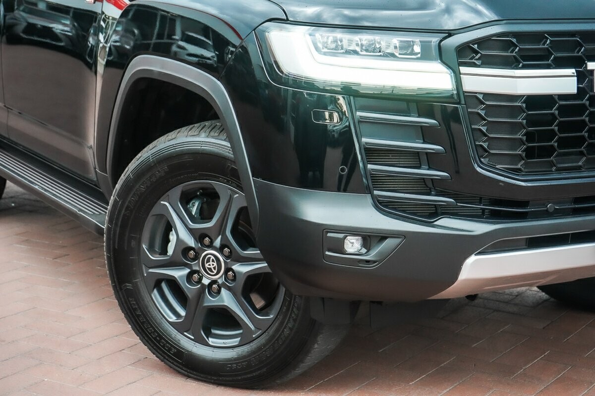 Toyota Landcruiser image 2