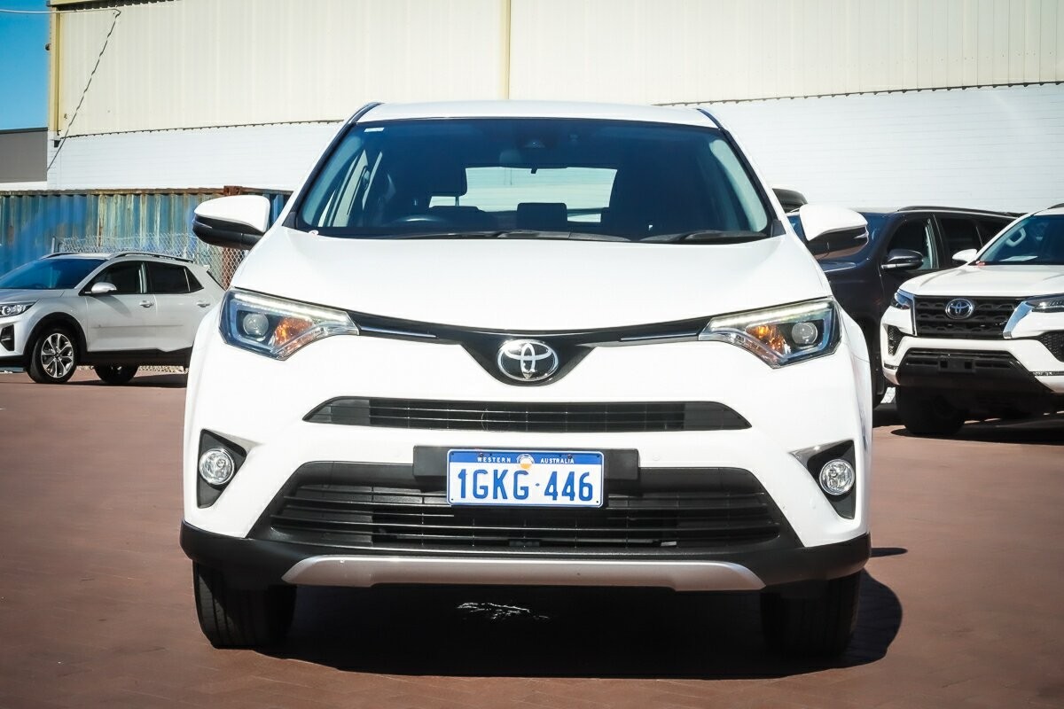 Toyota Rav4 image 3