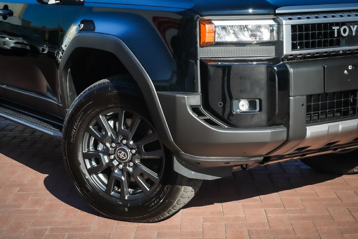 Toyota Landcruiser Prado image 2