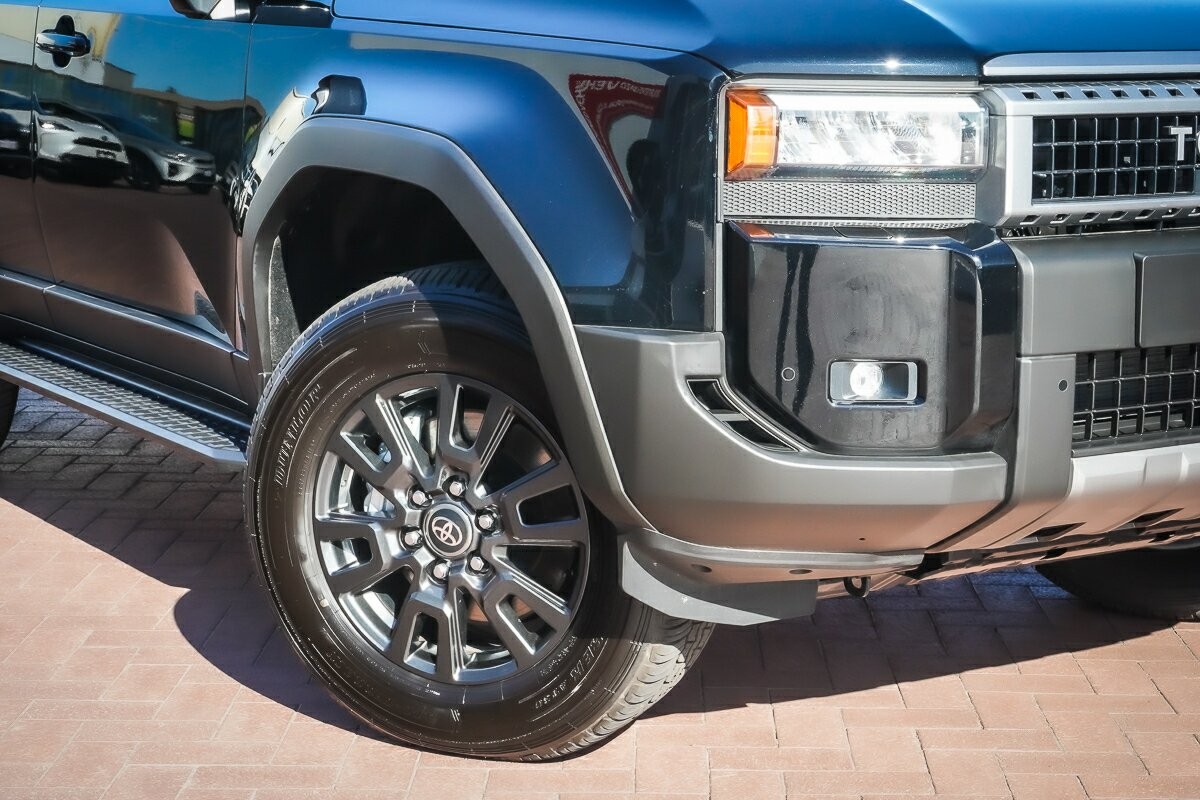 Toyota Landcruiser Prado image 3