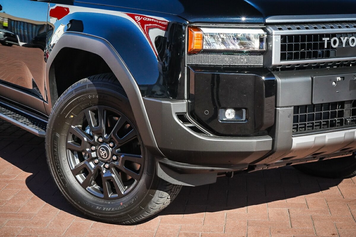 Toyota Landcruiser Prado image 2