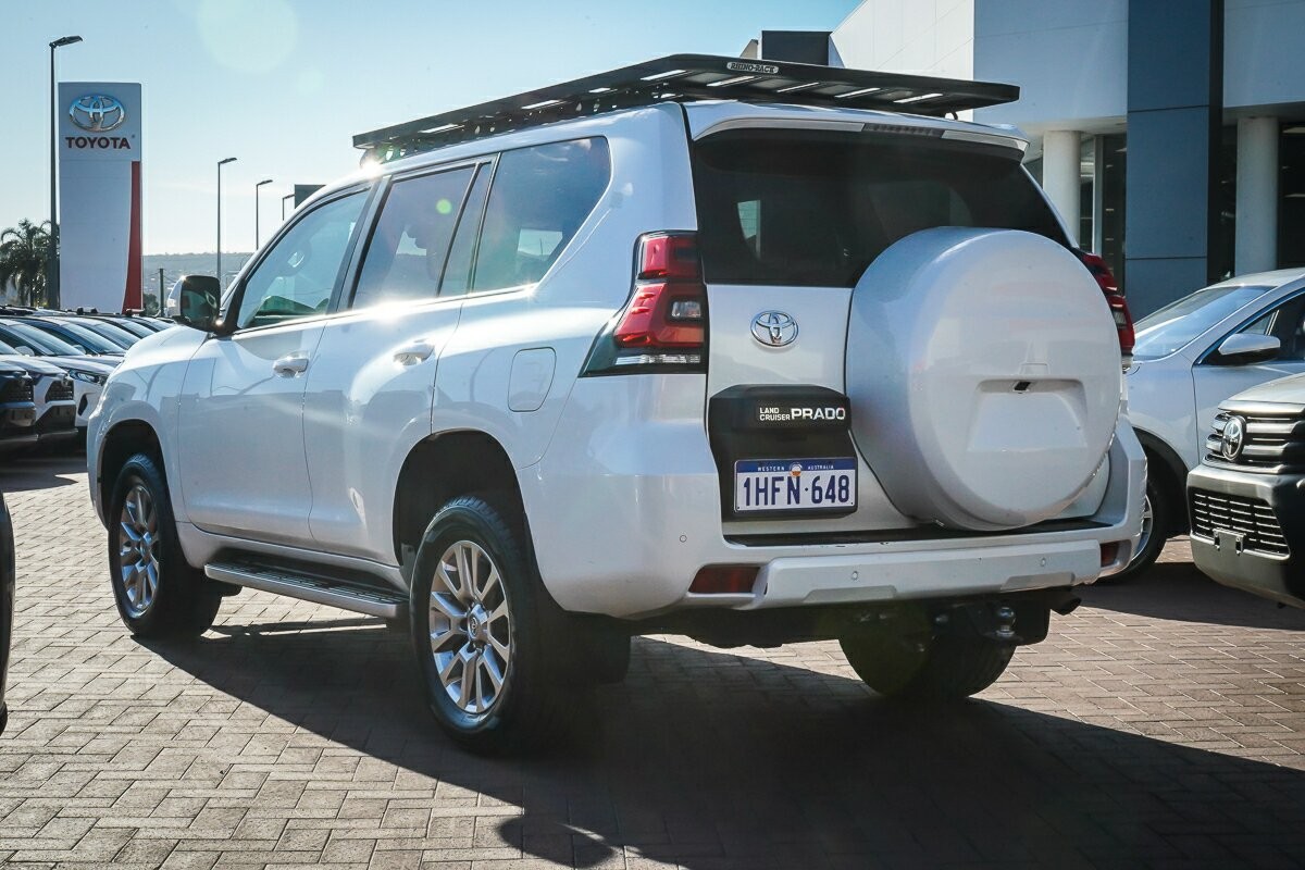 Toyota Landcruiser Prado image 4