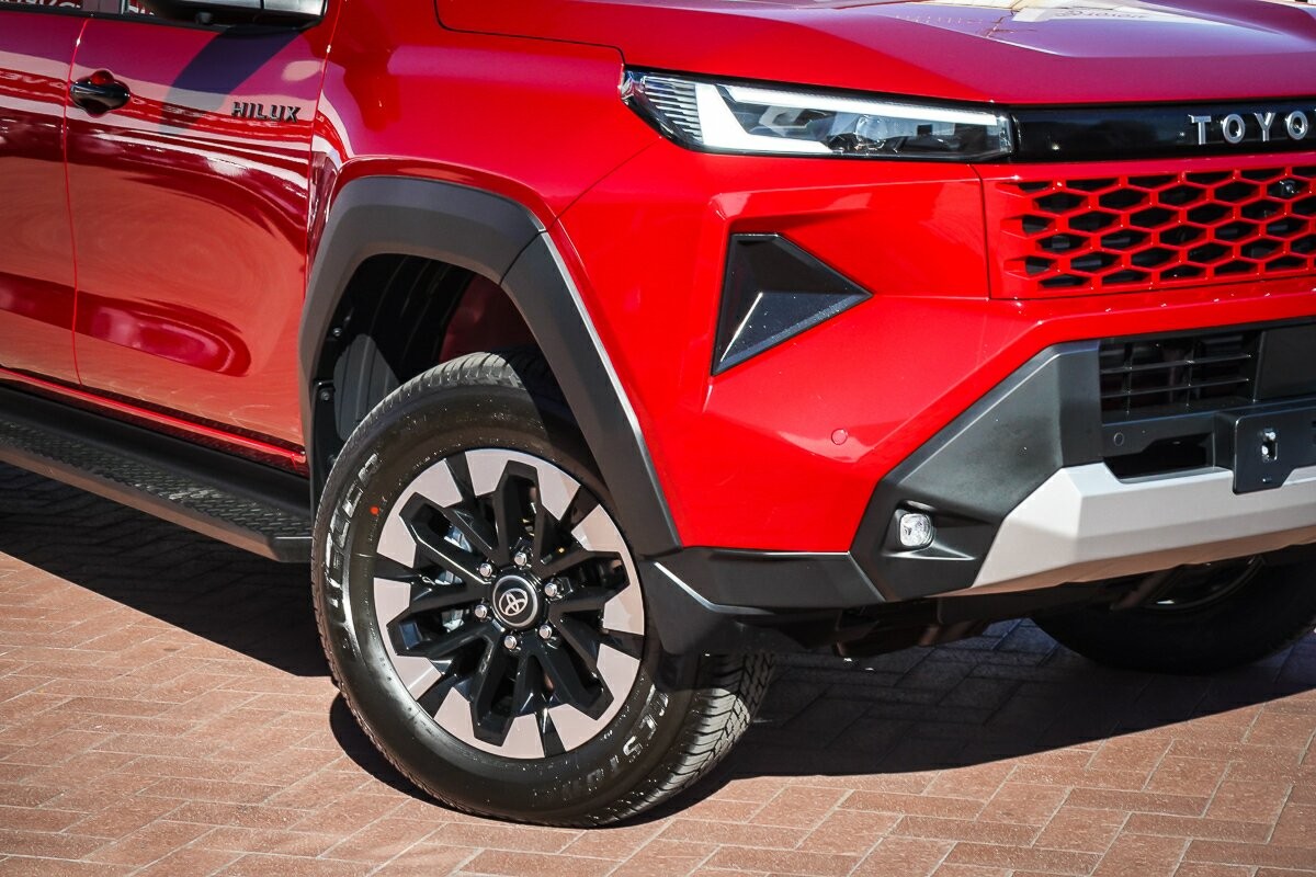 Toyota Hilux image 2