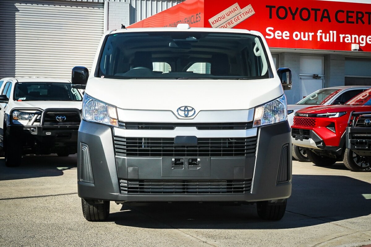 Toyota Hiace image 3