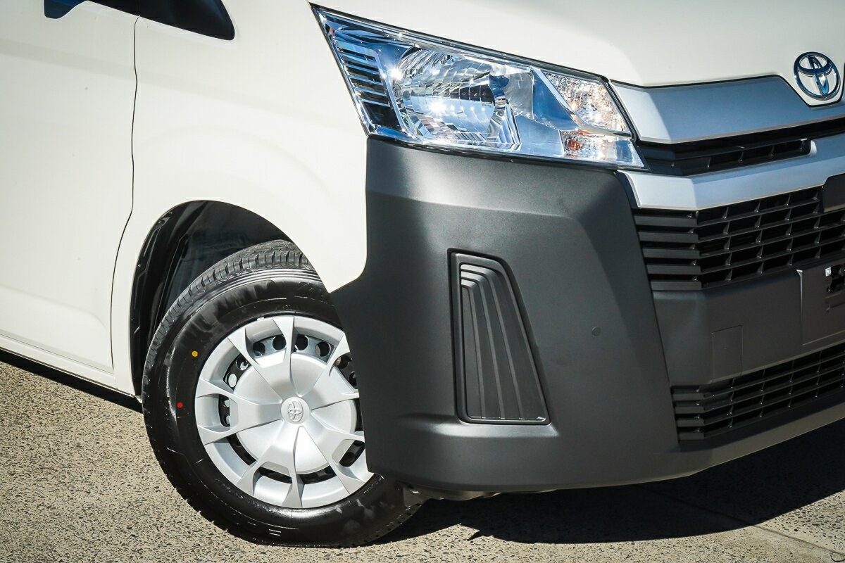 Toyota Hiace image 2