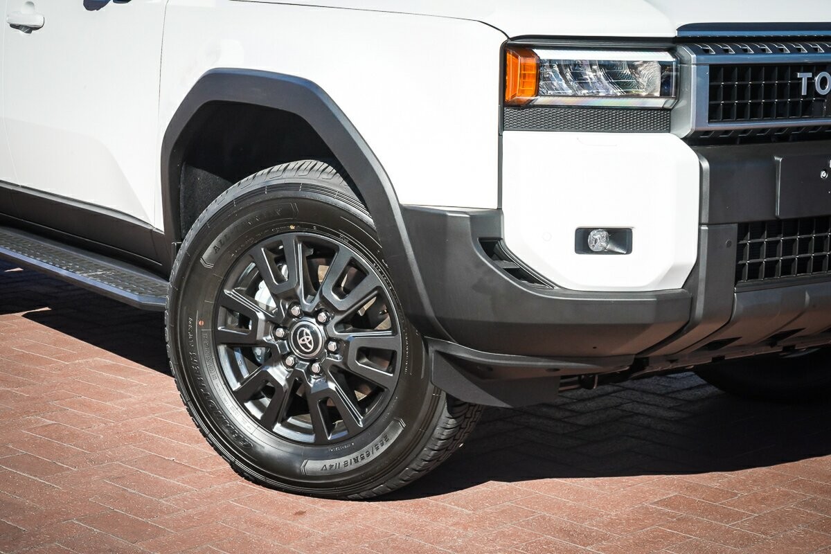 Toyota Landcruiser Prado image 2