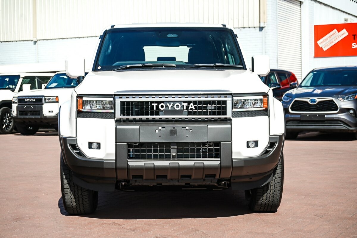 Toyota Landcruiser Prado image 3