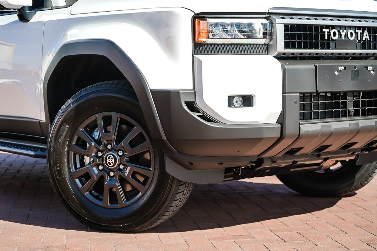 Toyota Landcruiser Prado image 2