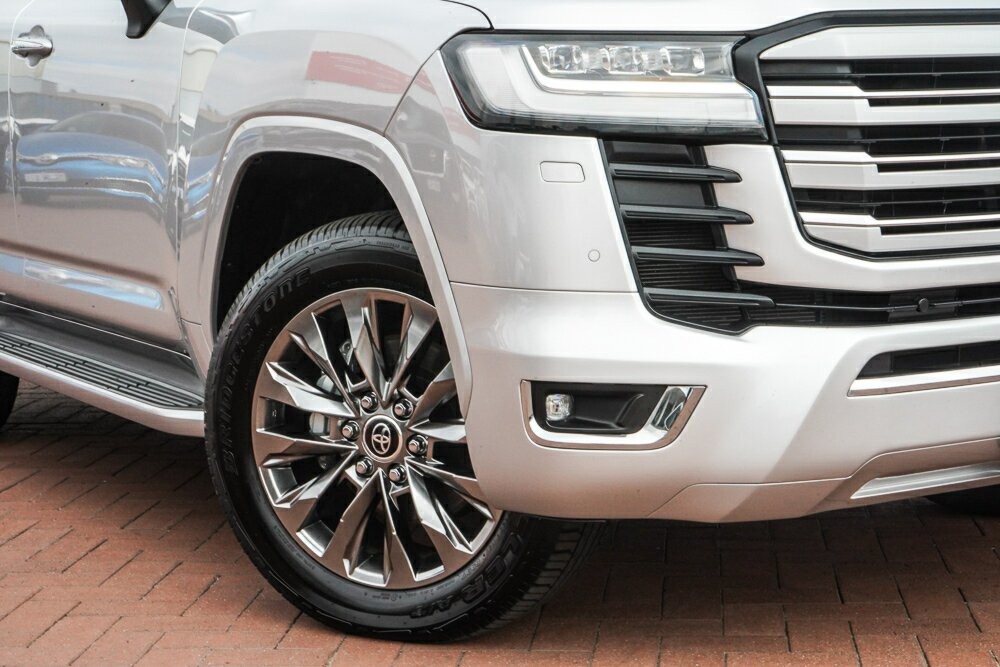 Toyota Landcruiser image 2