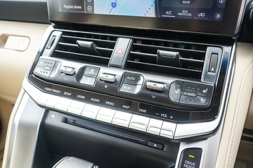 https://vehicle-cdn.autoleague.cloud/28166_6512115_22.jpg