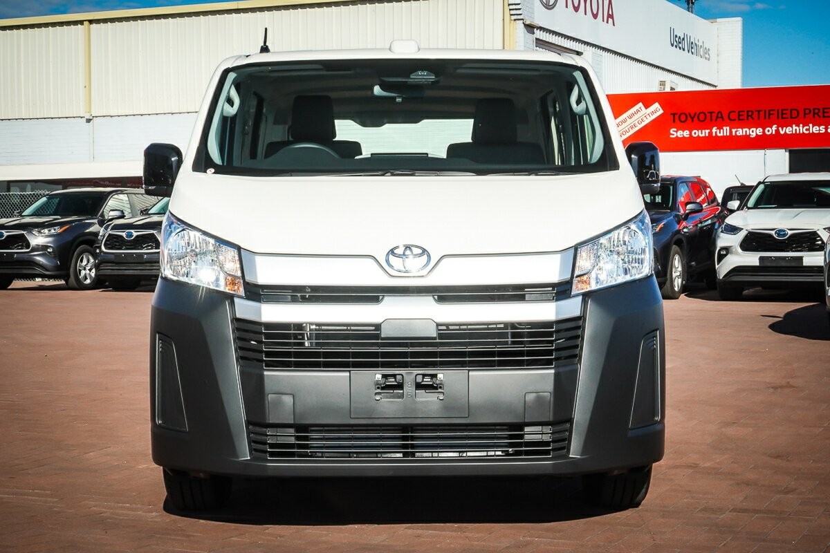Toyota Hiace image 3