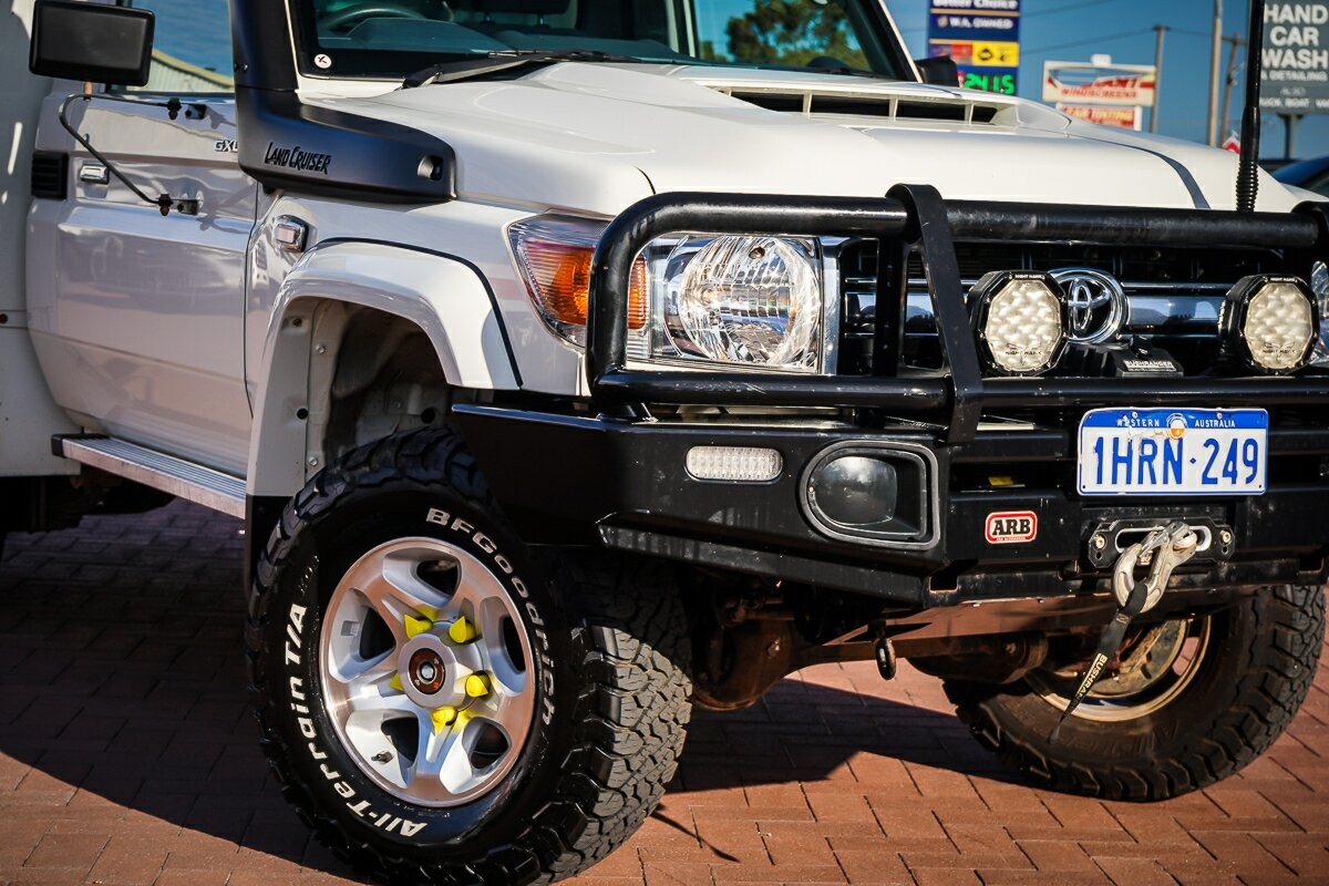 Toyota Landcruiser image 2