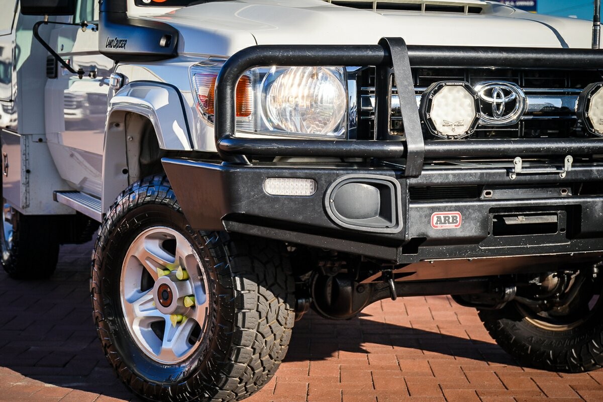 Toyota Landcruiser image 2
