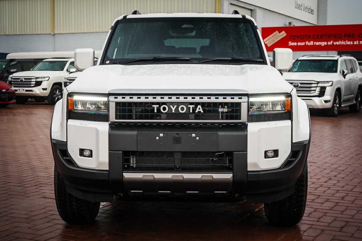 Toyota Landcruiser Prado image 3